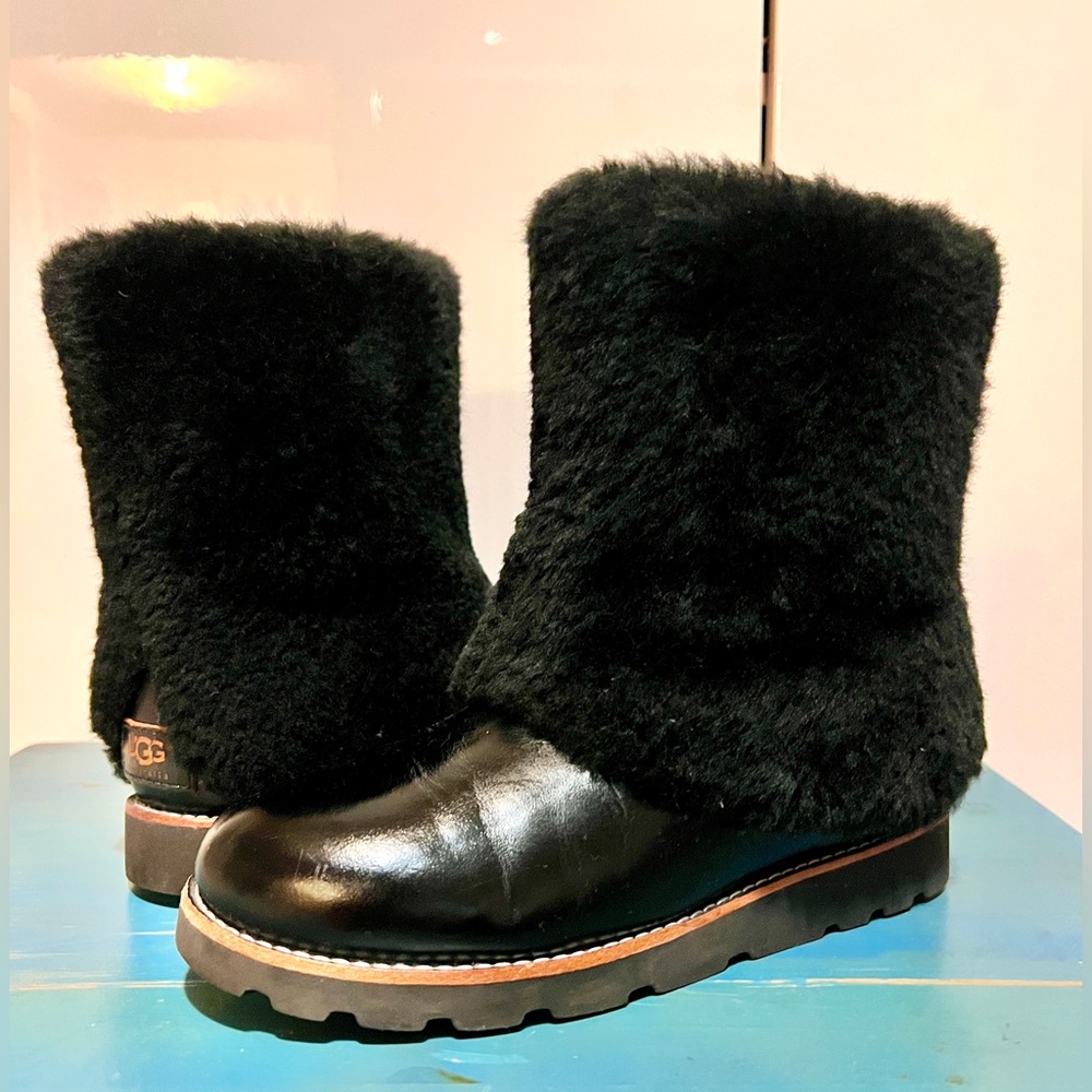 RARE (EXCELLENT cond)~ UGG MAYLIN ~ LEATHER + Sheepskin BOOTS ~ Black, SIZE US 7